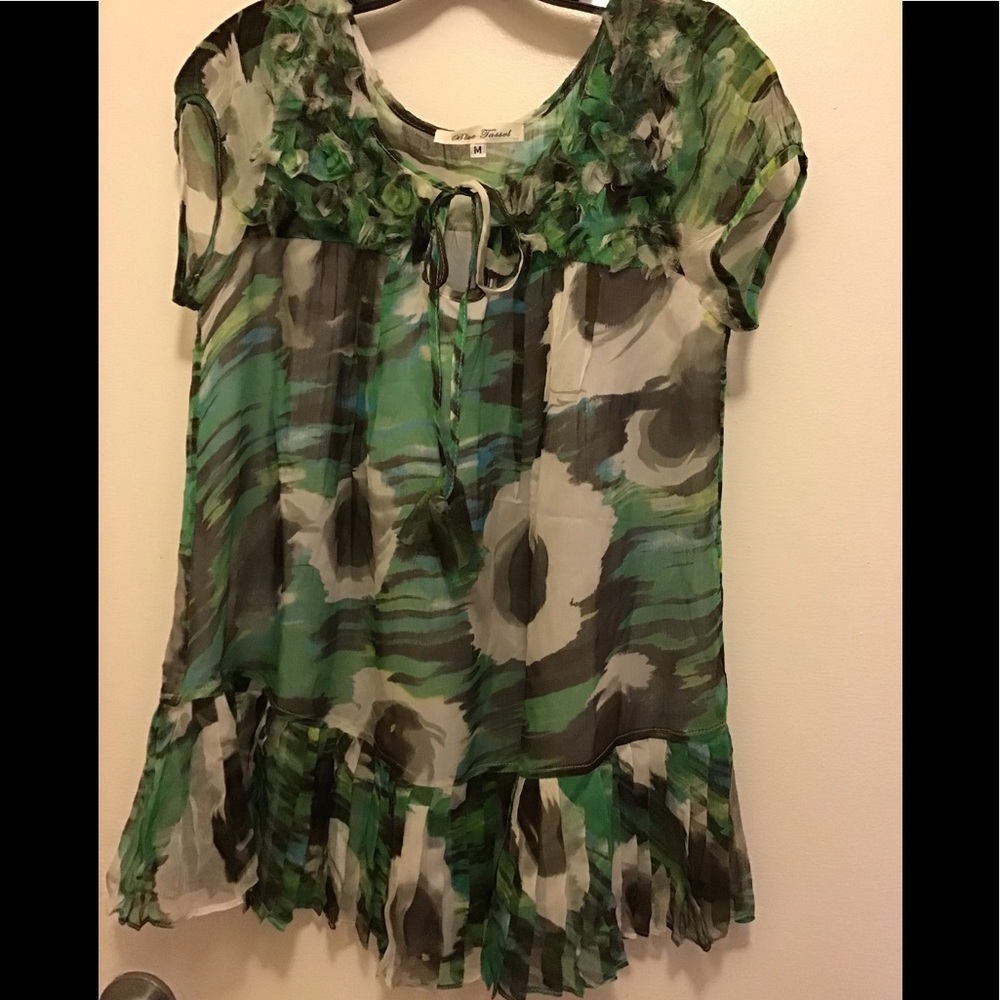 Green multicored layered top